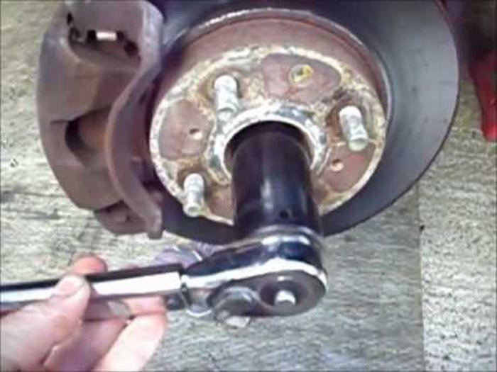 How to remove lower ball joint honda accord #6