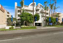 Image of Palm Royale Apartments in Los Angeles, CA