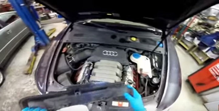 AUDI A4 A3 A6 3.2 FSI V6 UPPER TIMING CHAIN TENSIONER REMOVE REPLACE HOW TO CHANGE DIY