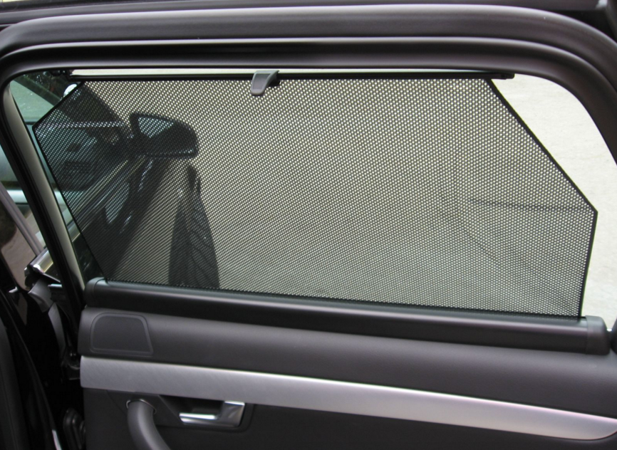 Audi Q5 and Q7 checking sun shades and roof assembly