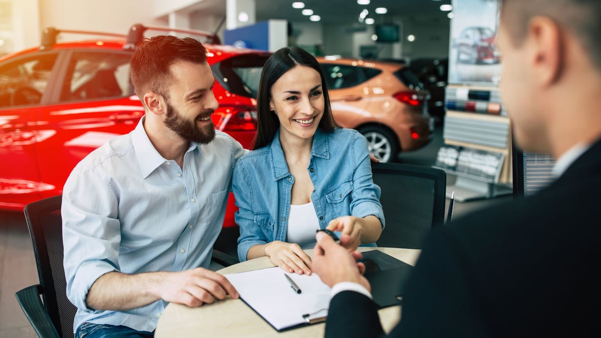 Cómo investigar tu primer préstamo para automóvil