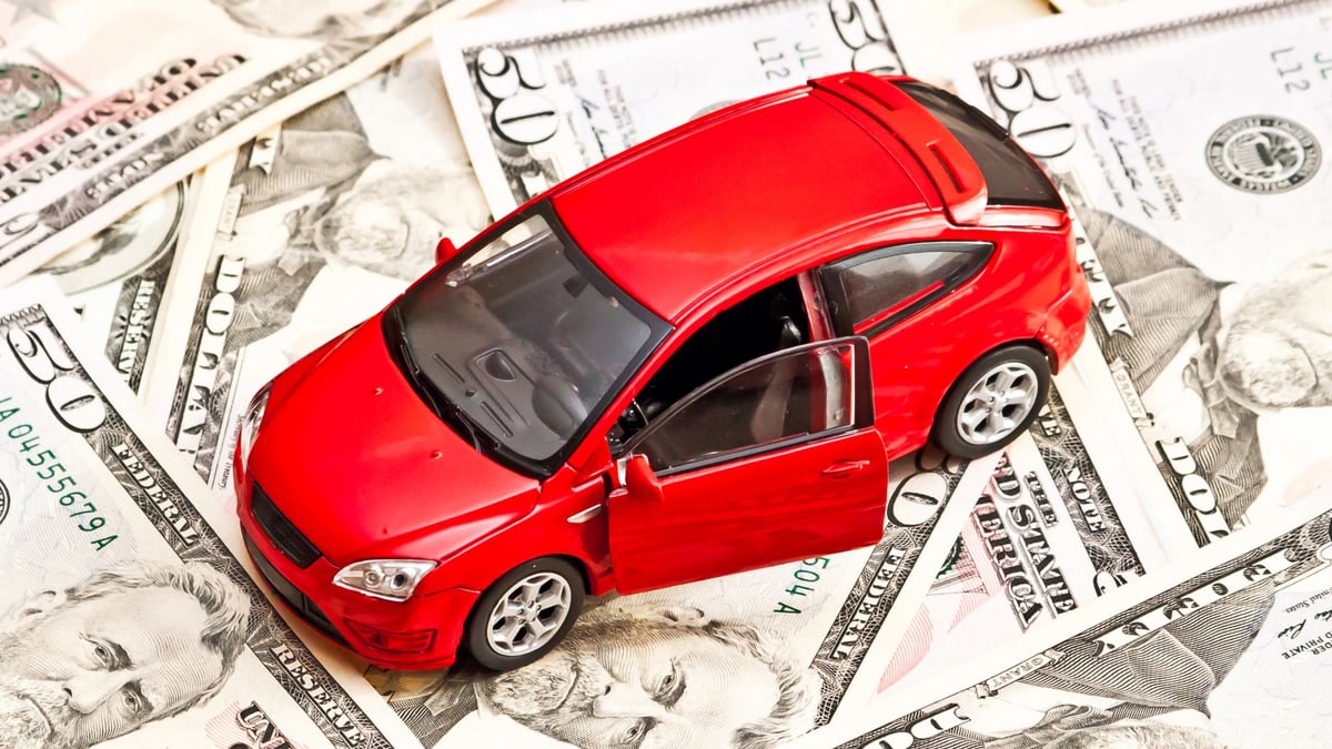 Cómo calcular el precio final de un préstamo para automóvil
