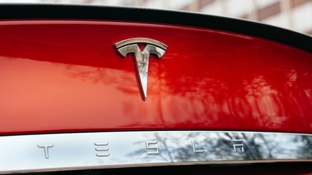¿Se puede financiar un Tesla con mal crédito?