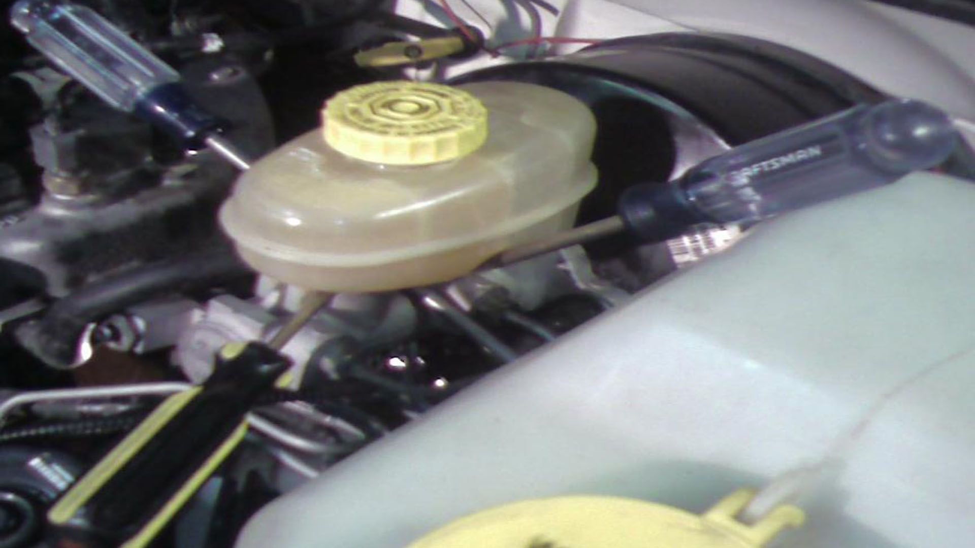 Jeep Cherokee 19972001 How to Replace Brake Fluid Cherokeeforum