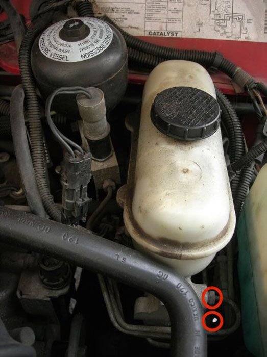 Jeep Cherokee XJ 1997 to 2001 How to Replace Master Cylinder