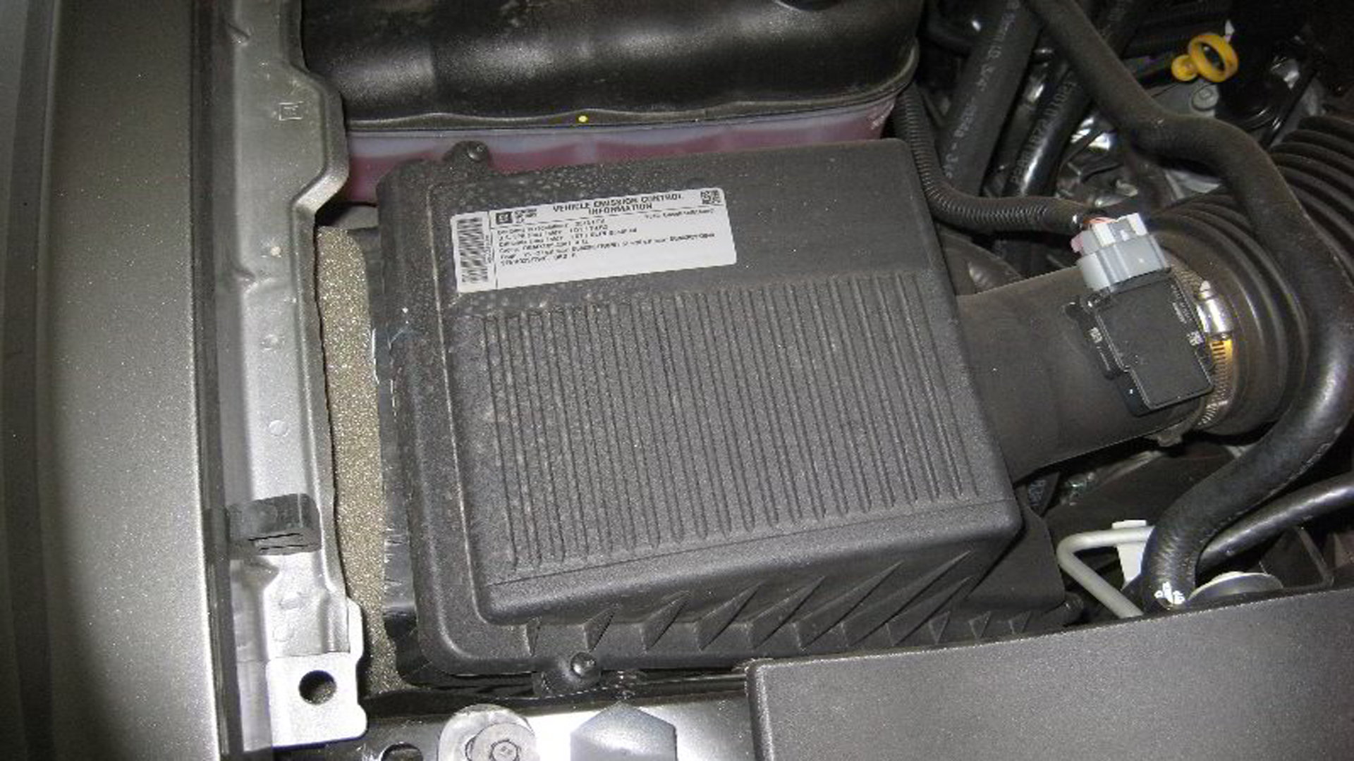 Chevrolet Silverado 1999-2006: How to Replace Engine Air Filter