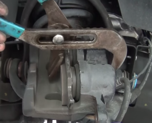 Chevrolet Silverado 2014-Present: How to Replace Brake Pads, Calipers