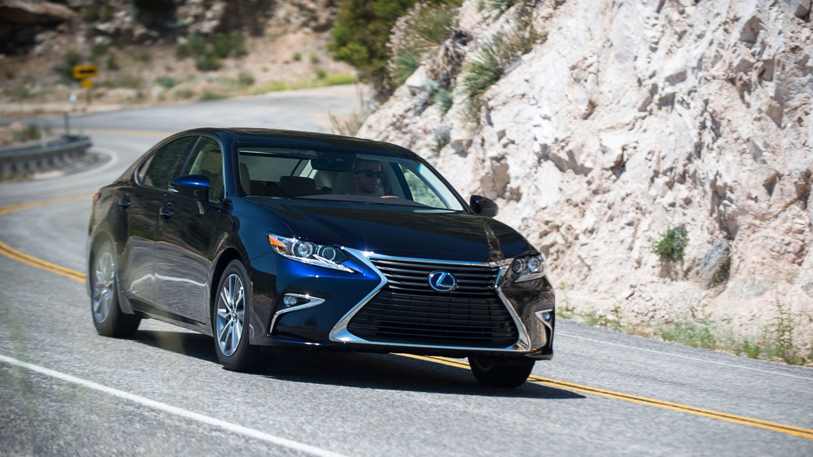 A Visit With the 2018 Lexus ES 300h Hybrid | Clublexus