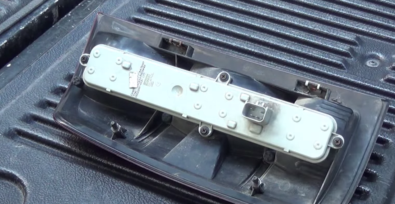 Dodge Ram How to Replace Tail Light Bulbs and Assembly Dodgeforum