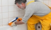 How to Caulk a Large Gap Between Tub and Tile