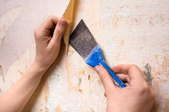 scraping off wallpaper with putty knife