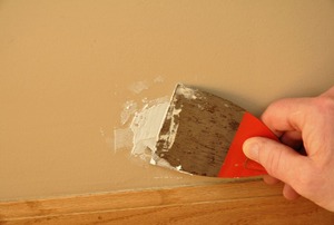 Puttying a hole in drywall