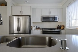 view of stainless steel sink and faucet