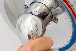 hand adjusting shower temperature valve