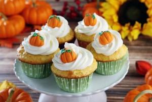 A cupcake stand with Thanksgiving cupcakes.
