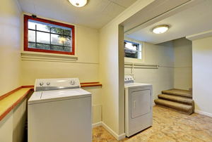 A basement with a washing machine and dryer. 