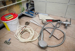 bathroom supplies and shower head