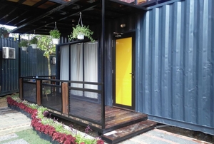 Tiny home outdoor entryway with porch