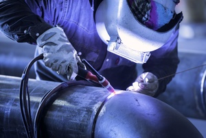 A man welds aluminum.