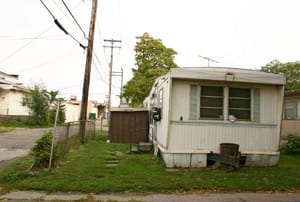 a mobile home on a ciy lot