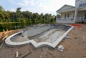 Form for an outdoor concrete pool