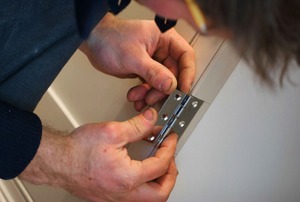 Adjusting a door hinge