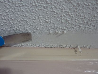 How To Smooth A Textured Ceiling Doityourself Sing Texture Off A Ceiling