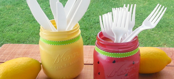 painted mason jars to hold forks and knives