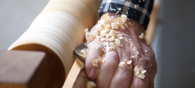 Using a chisel and wood lathe