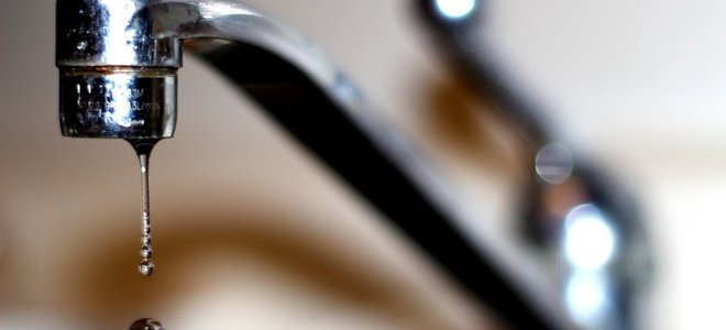 Dripping sink faucet