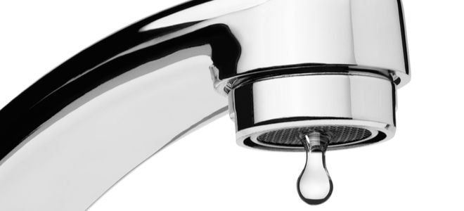 A close up on a faucet.