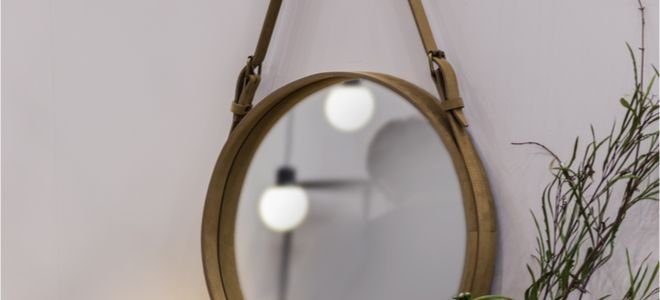 A mirror.