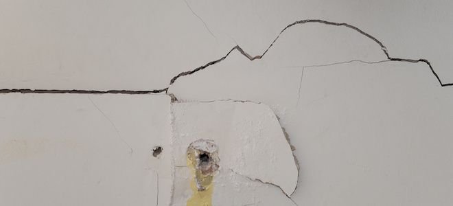 holes and cracks in drywall