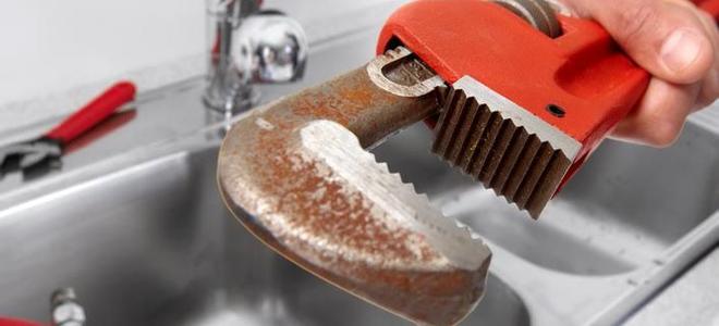 plumber&rsquo;s wrench