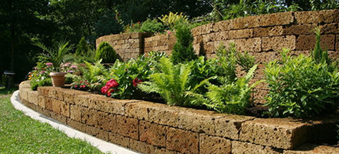 Build A Retaining Wall In Your Yard Doityourself Com - How Do You Build A Retaining Wall On Sloped Yard