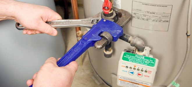 https://cimg0.ibsrv.net/cimg/www.doityourself.com/660x300_85-1/748/Plumber-Pipe-and-Adjustable-Wrenches-on-Water-Heater-Gas-Line-572748.jpg