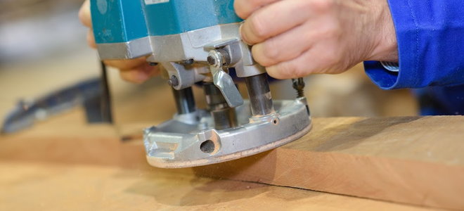 how to use a wood router
