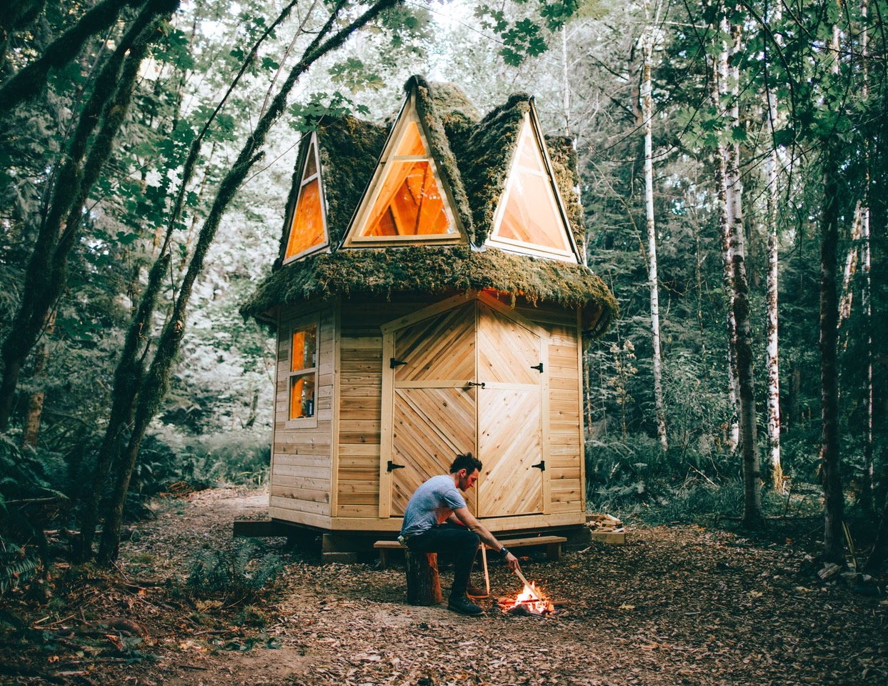 Handmade “Castle Cabin” Brings Fairytale Vibes to the Pacific Northwest