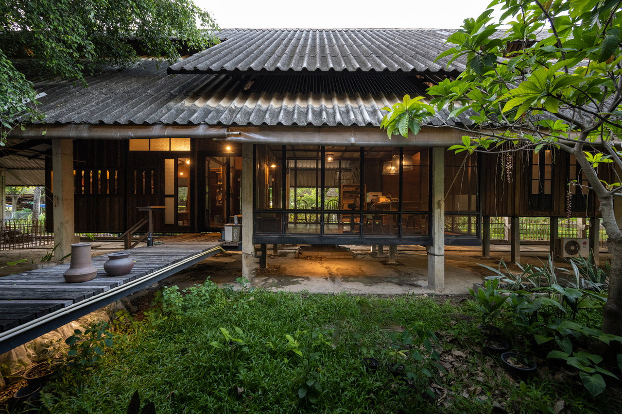 YangNar Studio Converted a Pigsty into a Beautiful Tropical Home in Thailand