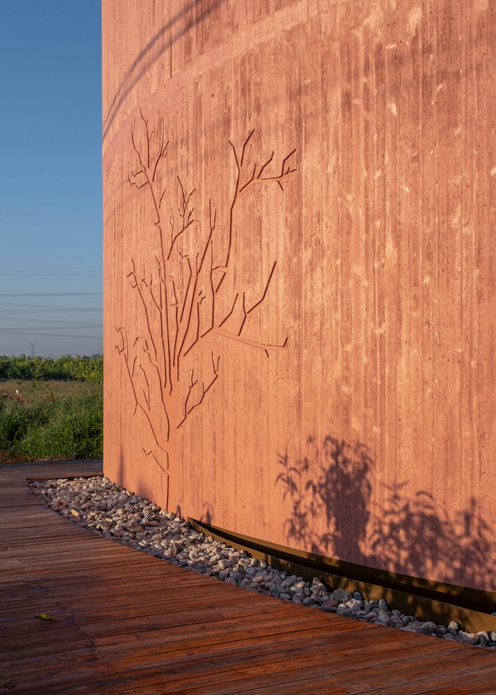This pretty tree etching graces the exterior facade of the new Atelier XI-designed Peach Hut.