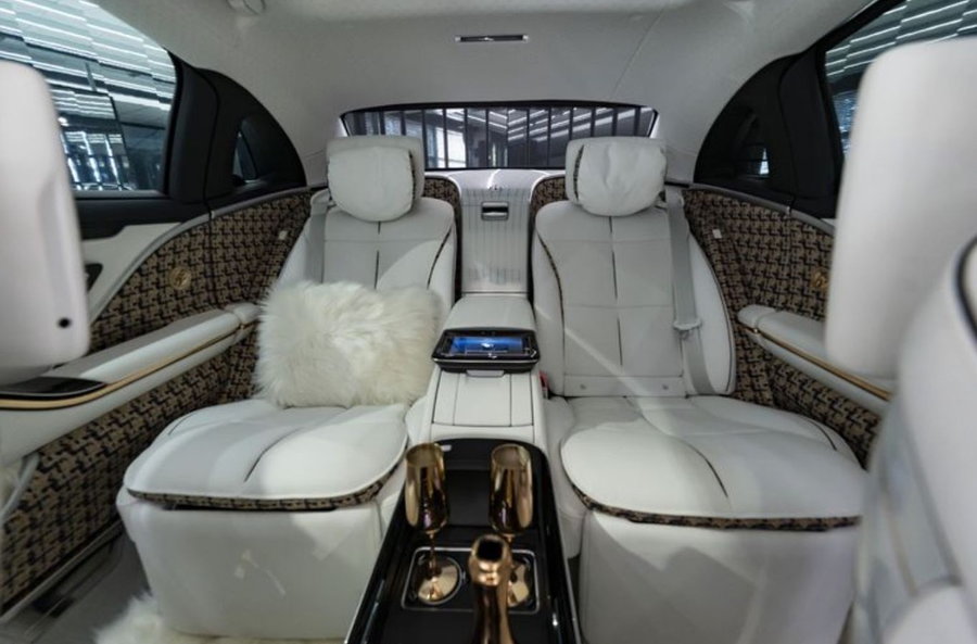 Spacious backseat area of the Mercedes-Benz Maybach Haute Voiture concept car. 