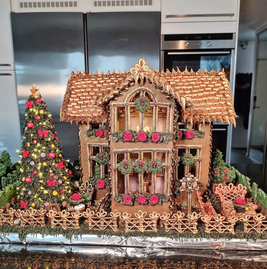 Intricate gingerbread estate by Instagram user @mygingertable.