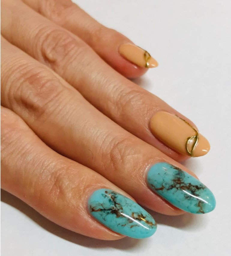 Turquoise nail art user by Instagram user @chisatochee