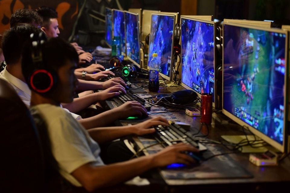 Young Chinese gamers playing on their PCs. 