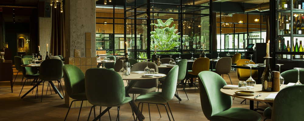 The Lobby Fizeaustraat restaurant (also for breakfast) including interior garden
