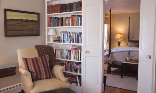 The gracious 3-room "Emma Suite" has its own private library/sitting room with TV/DVD, quiet ductless AC and an ensuite bath. The gracious 3-room "Emma Suite" has its own private library/sitting room with TV/DVD, quiet ductless AC and an ensuite bath.