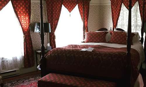 Back in my favorite room at my favorite B & B in Portland. Let the shopping begin! @portlandswhitehouse
#portlandswhitehouse #bandb #bedandbreakfast #portland #uniqueinn #bestbandever #oregon #portlandoregon