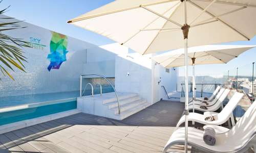 Swimming pool on roof terrace Swimming pool on roof terrace