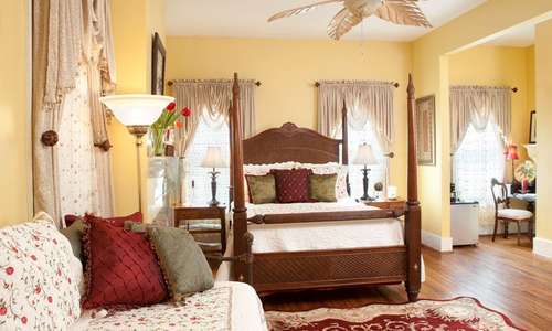 Cozy meets spacious lodging rooms, each with private bath in Green Palm Inn's popular 4-room breakfast inn. Cozy meets spacious lodging rooms, each with private bath in Green Palm Inn's popular 4-room breakfast inn.