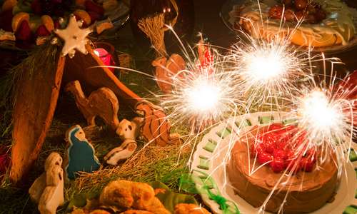 Gingerbread manger for Christmas added to daily (inclusive) desserts, wine hour and breakfast at Green Palm Inn Gingerbread manger for Christmas added to daily (inclusive) desserts, wine hour and breakfast at Green Palm Inn